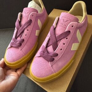 Brand new in box - original packaging - Veja Campo Bold Suede Mulberry Pierre